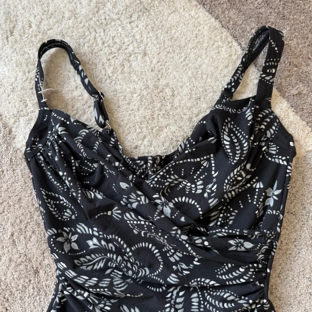 Miraclesuit Womens Black White Paisley Floral One Piece Swimsuit Ruching 10